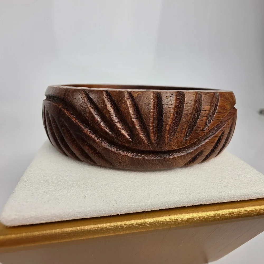 Carved Wood Bangle Bracelet Chunky Sunburst Scalloped Edge Vintage